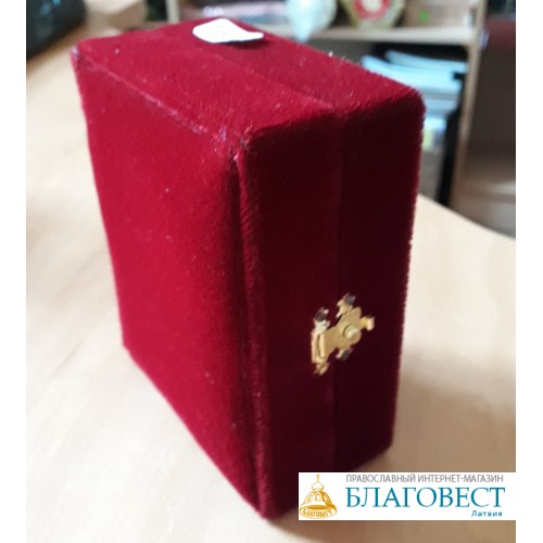 Складень в бархате, с иконами размером 8 х 10 см. Складень в бархате, с иконами размером 8 х 10 см.
